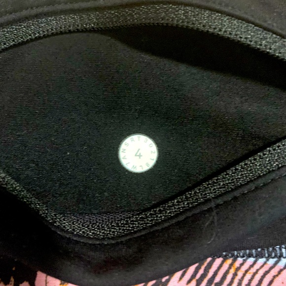 Lululemon speed shorts size 4 with 2.5” inseam - Picture 4 of 5